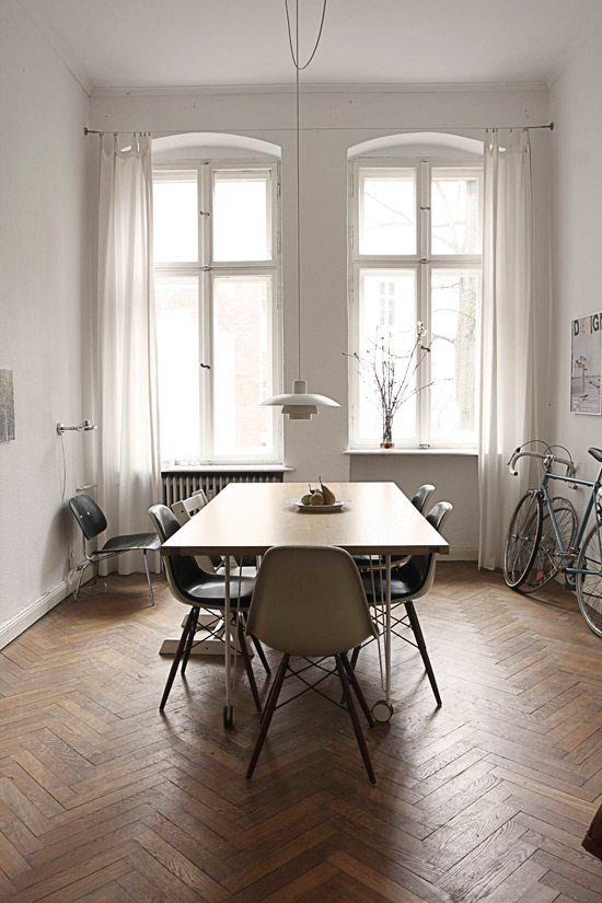 Scandinavian vintage apartment in Berlin - via Coco Lapine